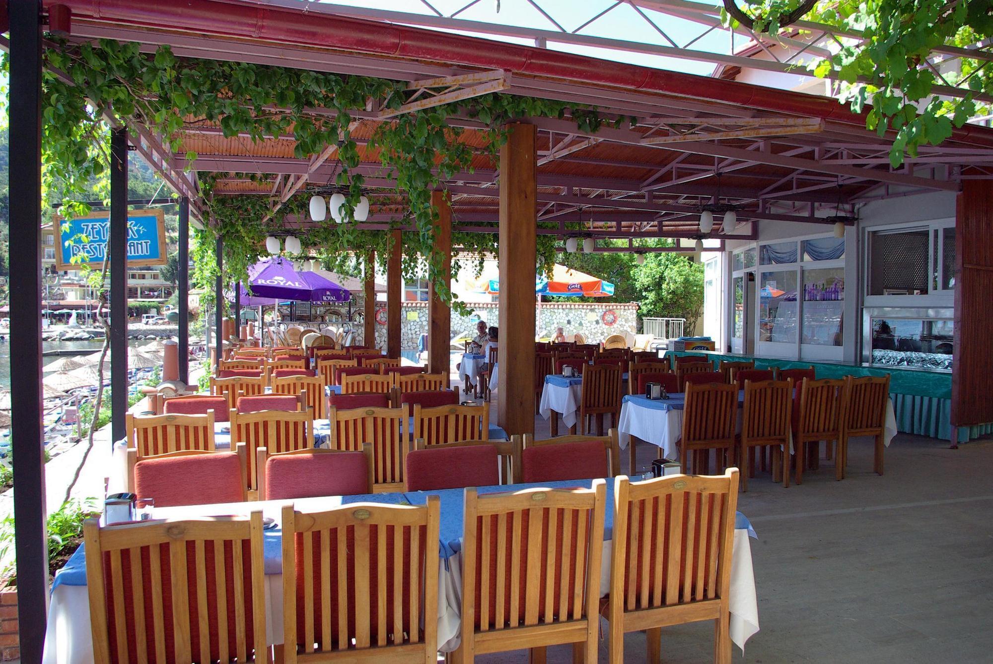 טורונץ' Zeybek Hotel מראה חיצוני תמונה